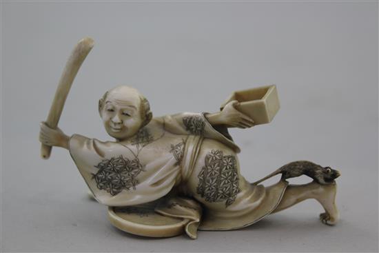 A Japanese ivory okimono of a ratcatcher, Meiji period, 8.5cm